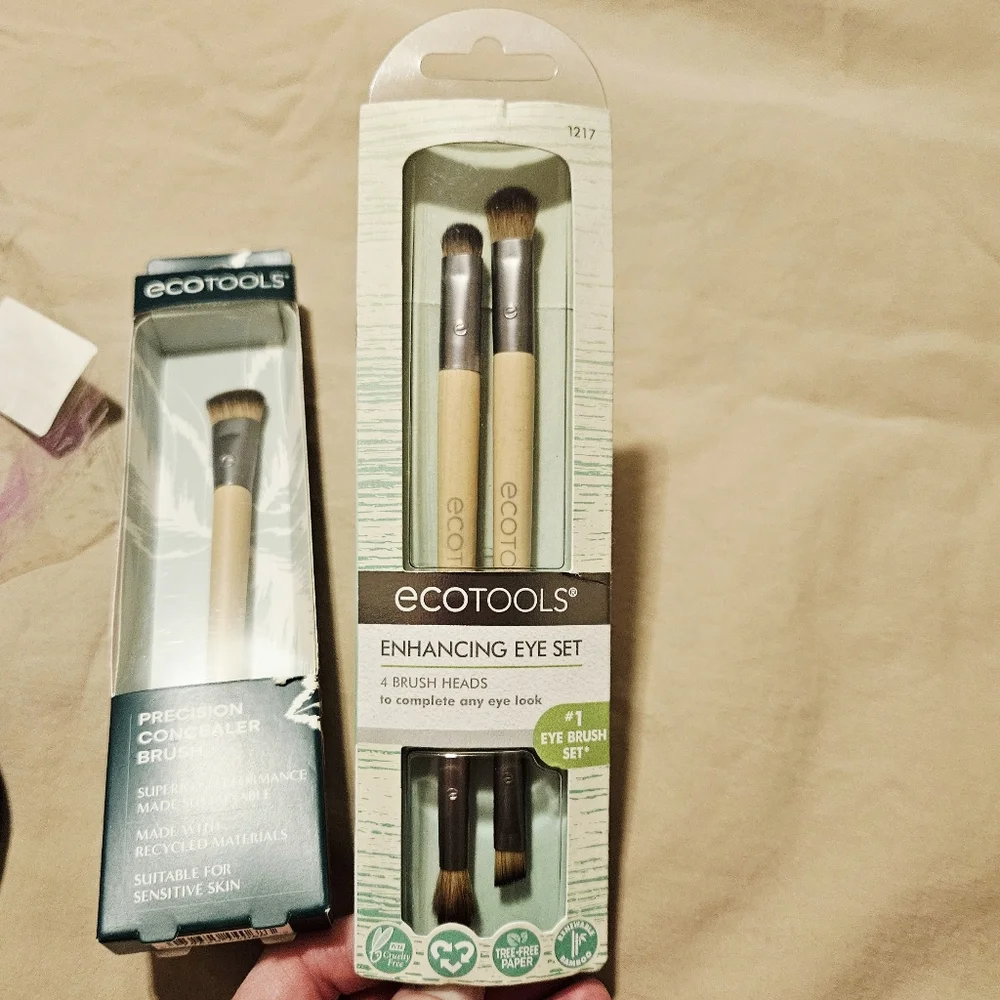 Ecotools Makeup brushes + Unbranded magnifying mirror & brush cleaning mat